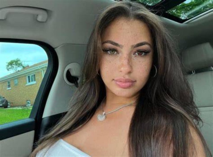 Ash Kash (Model) Bio, Age, Weight, Single, Net Worth, Nationality, Career
