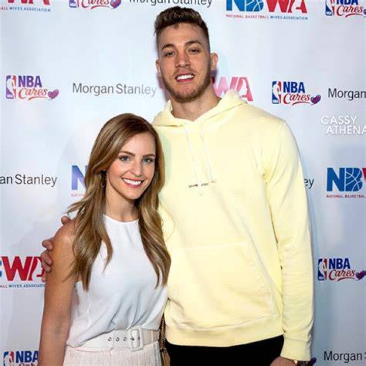 Elle Leonard Meyers Leonard wife, family, kids, career, and net worth