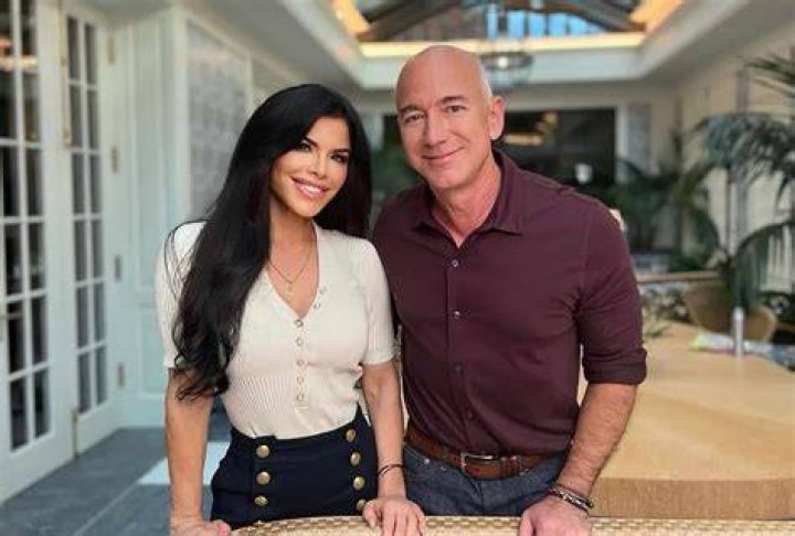 Jeff Bezos’ Girlfriend Lauren Sanchez Is Gilded in Gold Heels for LOTR