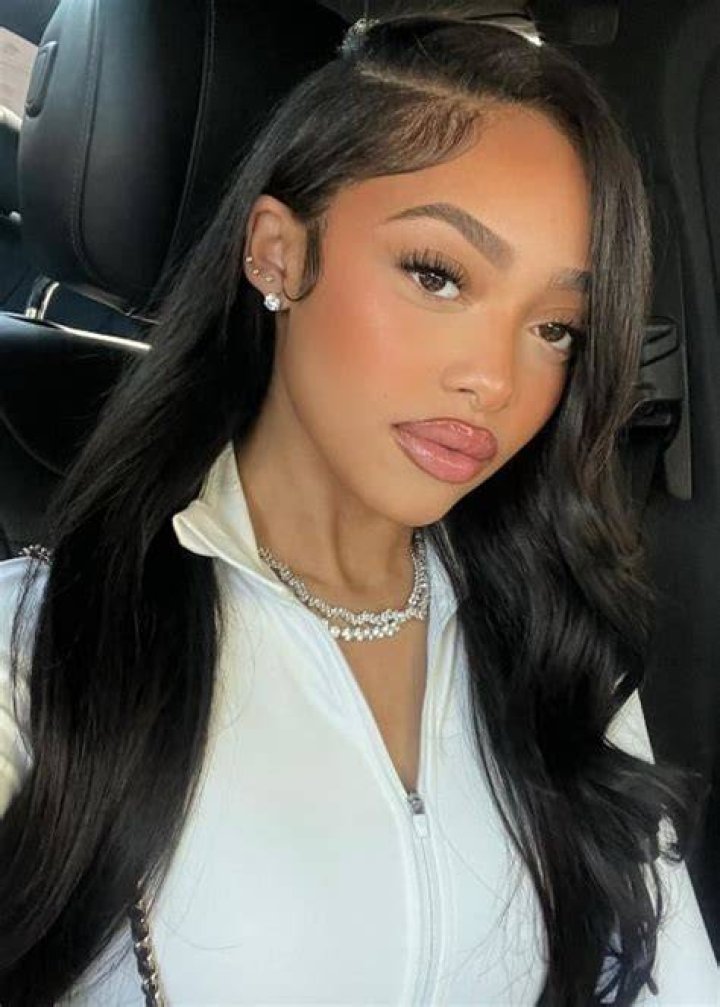 Jodie Woods on Instagram “FACE CARD!” Light makeup looks, Brown