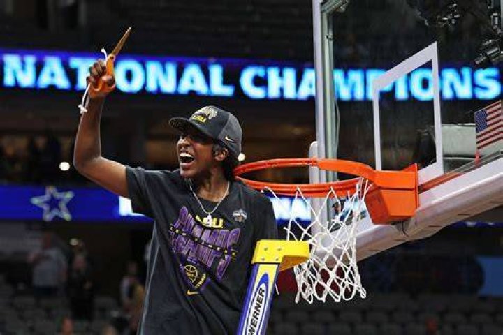 LSU Champion Flau’Jae Johnson Talks Rap Career, Lil Wayne, and More