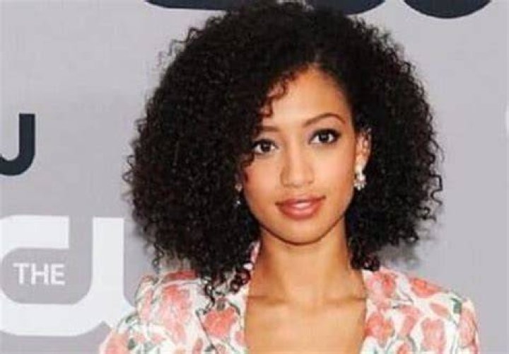 Samantha Logan Wiki, Bio, Age, Net Worth, and Other Facts Facts Five