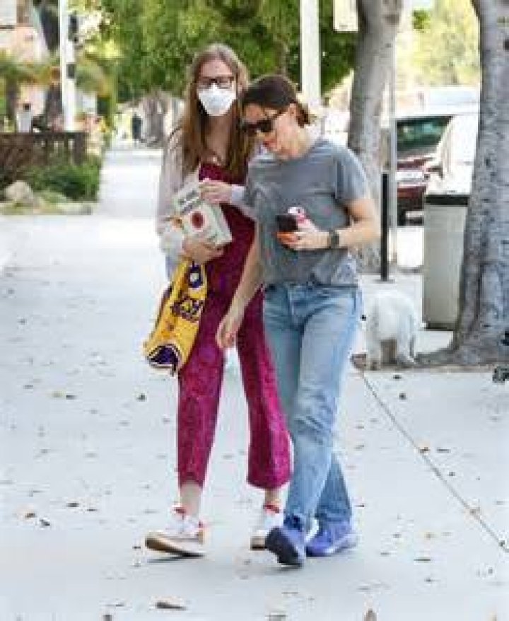 Unveiling The Enigma: Violet Affleck's Mask And The Insights Within