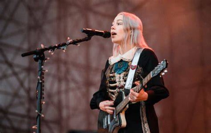 Unveiling The Secrets: Phoebe Bridgers' Height Explored